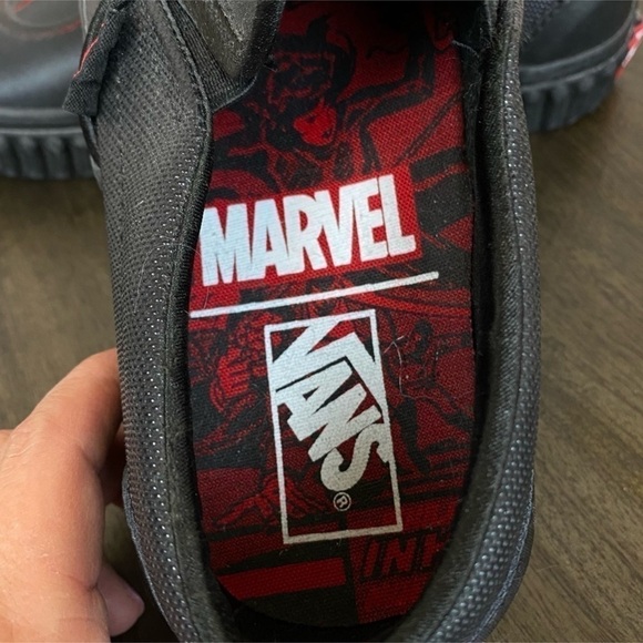 Vans Marvel Black Widow Classic Slip On Shoe Size 5.5 Women - Picture 11 of 13